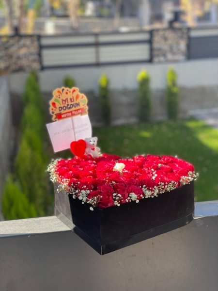 KALP KUTUDA ÖZEL GÜL ARAJMANI