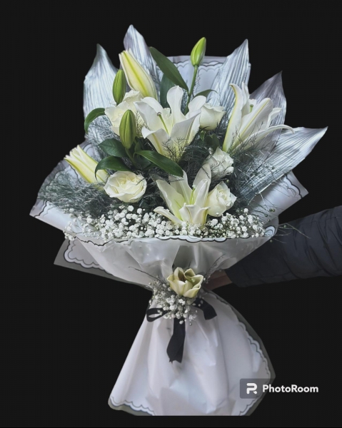 BEYAZ LİLYUM VE GÜL BUETİ